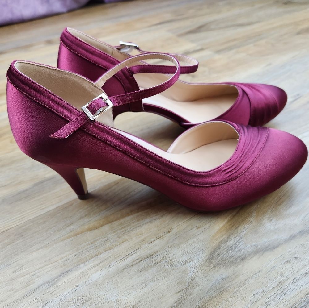 ☔️🩵NWOB Burgundy Satin Ankle Strap Kitten Heel Shoes Size 8 - Picture 3 of 14